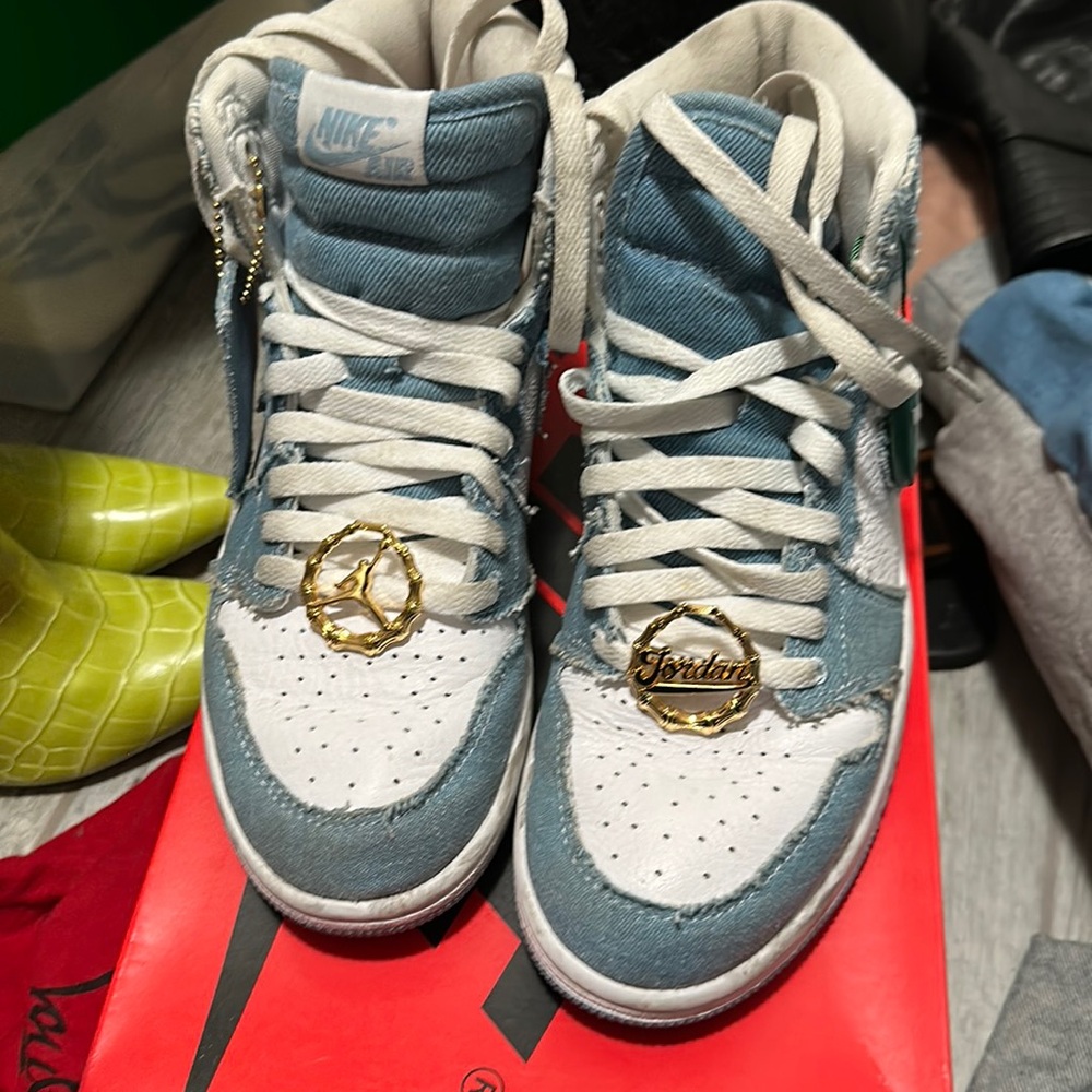 Air Jordan 1s demin